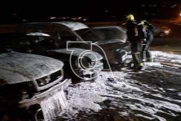 Cinco vehículos calcinados un incendio intencionado en un solar de El Ejido-Telde/TA.